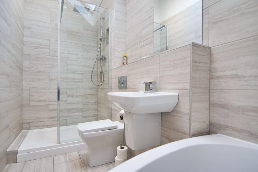 Hoxne Cottages - Sunflower Cottage With Private Hot Tub Йорк Екстериор снимка