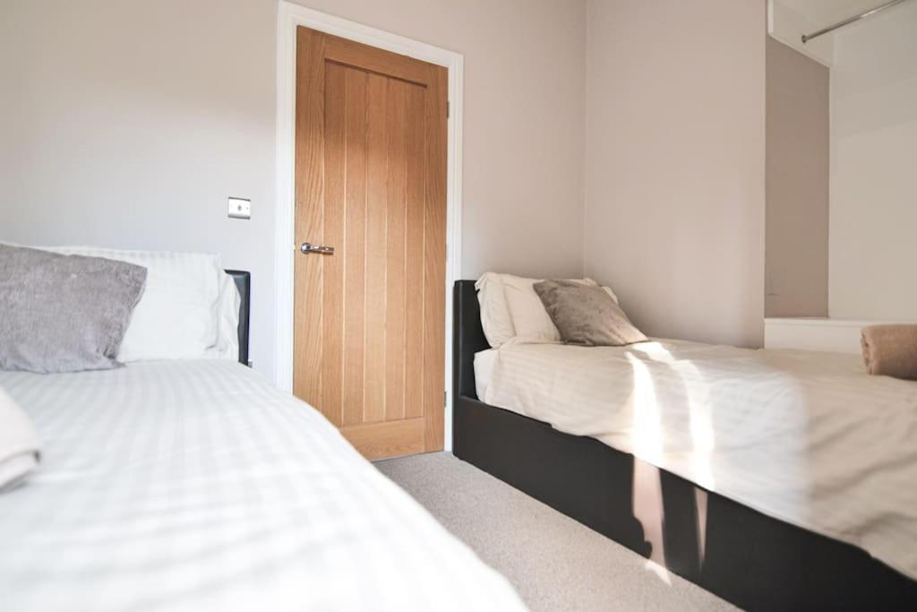 Hoxne Cottages - Sunflower Cottage With Private Hot Tub Йорк Екстериор снимка