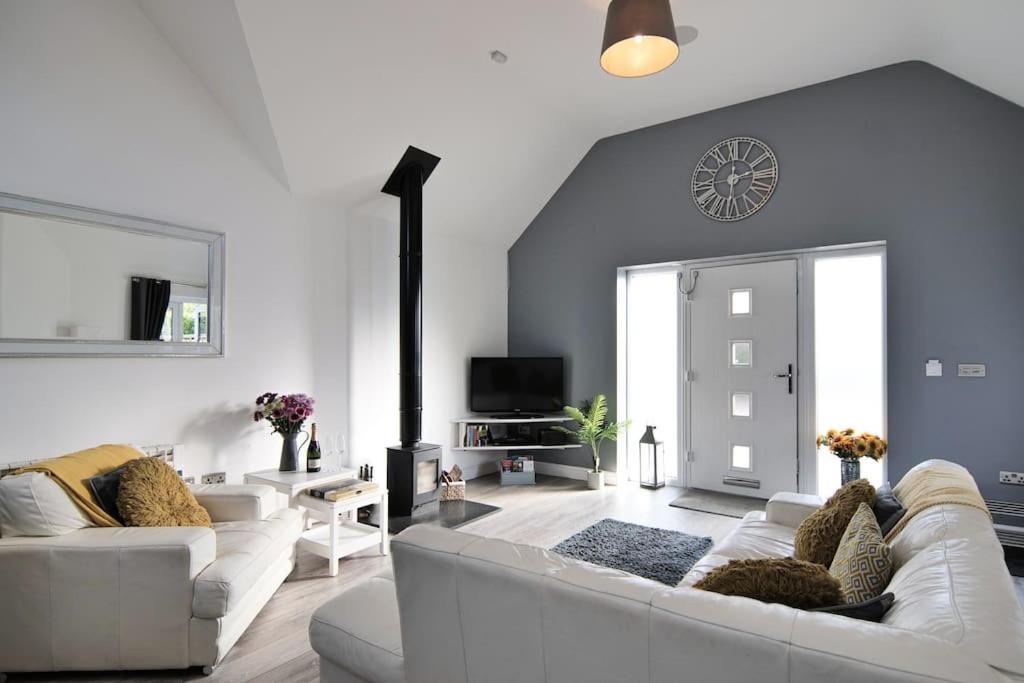 Hoxne Cottages - Sunflower Cottage With Private Hot Tub Йорк Екстериор снимка